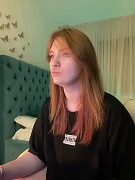  Chlo  e online show from February 2025 11:34:02 PM