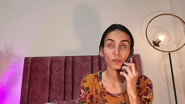 Nina Cavaali online show from October 2025 06:12:01 PM