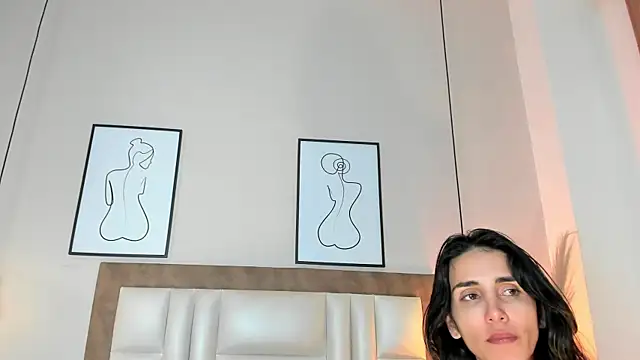 Nina Cavaali online show from November 2025 02:39:01 PM