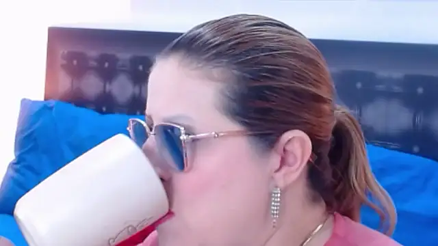 Snapshot of sandra_20 chatting on November 2025 10:10:02 AM sandra 20 online show from November 2025 10:10:02 AM