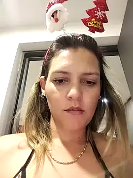 Snapshot of Mia_Hampton chatting on December 2024 10:55:02 PM Mia Hampton online show from December 2024 10:55:02 PM