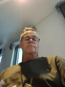 Snapshot of DarrenSullivanSlut chatting on December 2024 10:13:01 AM DarrenSullivanSlut online show from December 2024 10:13:01 AM