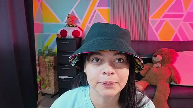 Snapshot of Cuttiealice chatting on September 2025 11:57:01 AM Cuttiealice online show from September 2025 11:57:01 AM