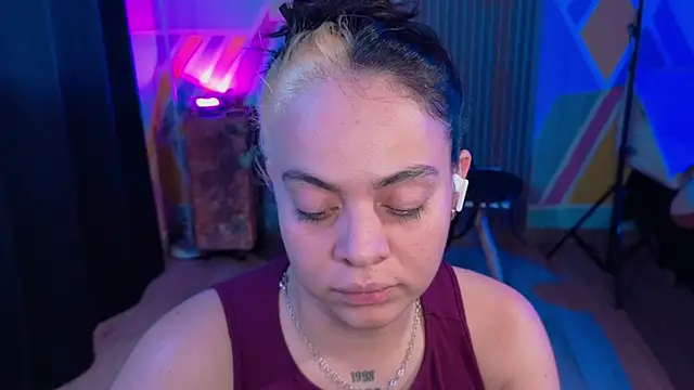 Snapshot of Cuttiealice chatting on October 2025 07:32:01 PM Cuttiealice online show from October 2025 07:32:01 PM