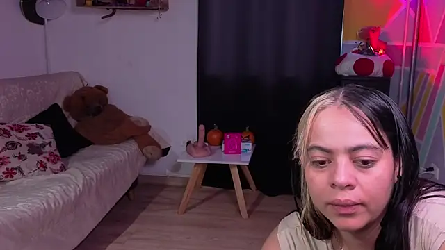 Snapshot of Cuttiealice chatting on November 2025 11:41:01 AM Cuttiealice online show from November 2025 11:41:01 AM