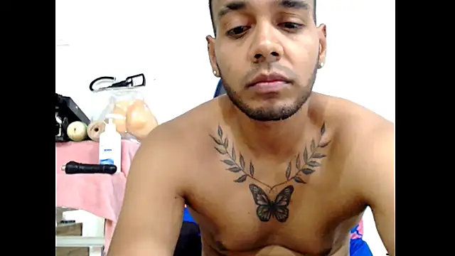 Snapshot of hugeeblackcock chatting on July 2026 07:05:01 PM hugeeblackcock online show from July 2026 07:05:01 PM