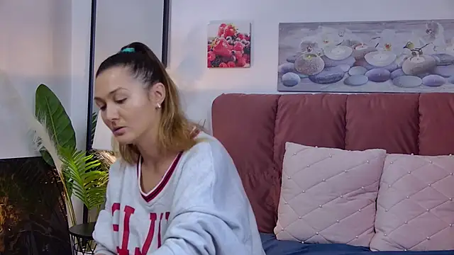 Snapshot of NicolLopeze chatting on December 2024 10:27:01 AM NicolLopeze online show from December 2024 10:27:01 AM