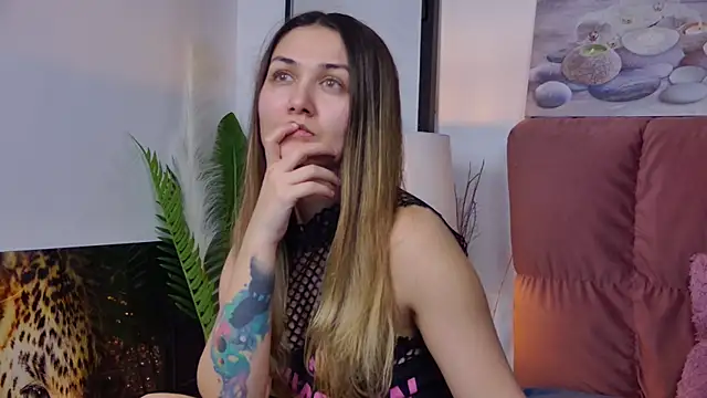 Snapshot of NicolLopeze chatting on February 2025 05:29:01 PM NicolLopeze online show from February 2025 05:29:01 PM