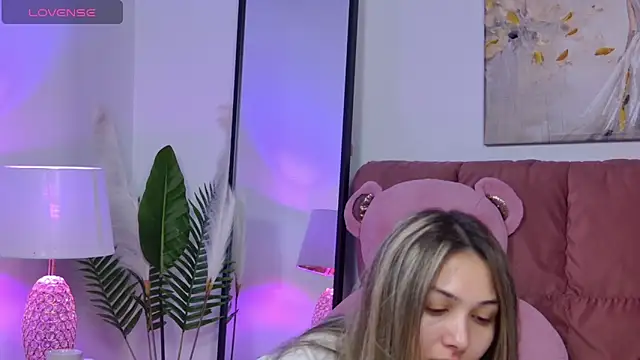 Snapshot of NicolLopeze chatting on November 2025 03:34:02 PM NicolLopeze online show from November 2025 03:34:02 PM