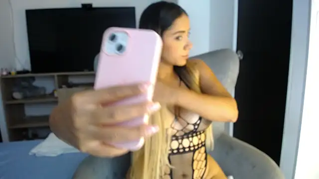 Snapshot of natalie_fox23 chatting on January 2025 03:37:01 PM natalie fox23 online show from January 2025 03:37:01 PM