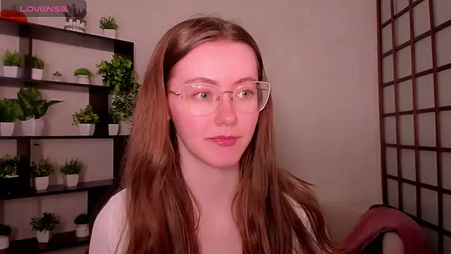 Snapshot of KateCuddle chatting on May 2026 02:07:02 AM KateCuddle online show from May 2026 02:07:02 AM