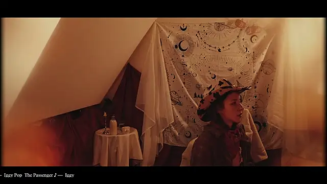 Snapshot of WebCora chatting on October 2025 06:42:01 PM WebCora online show from October 2025 06:42:01 PM