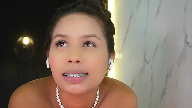 Snapshot of charlotte_01 chatting on February 2025 06:06:02 AM charlotte 01 online show from February 2025 06:06:02 AM