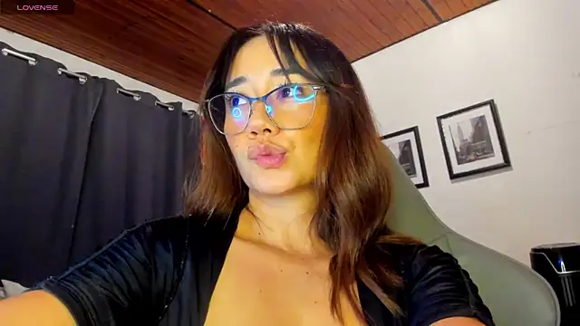 sofimendoza online show from December 2025 04:53:01 AM