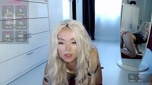 WhiteBunny online show from September 2025 10:04:02 AM