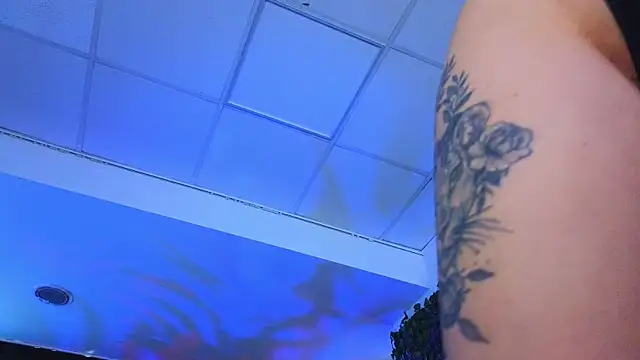 Snapshot of HotSkinnyX chatting on January 2025 12:52:01 PM HotSkinnyX online show from January 2025 12:52:01 PM