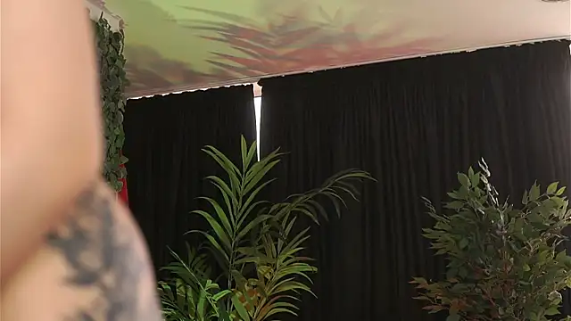 Snapshot of HotSkinnyX chatting on March 2025 05:27:01 AM HotSkinnyX online show from March 2025 05:27:01 AM