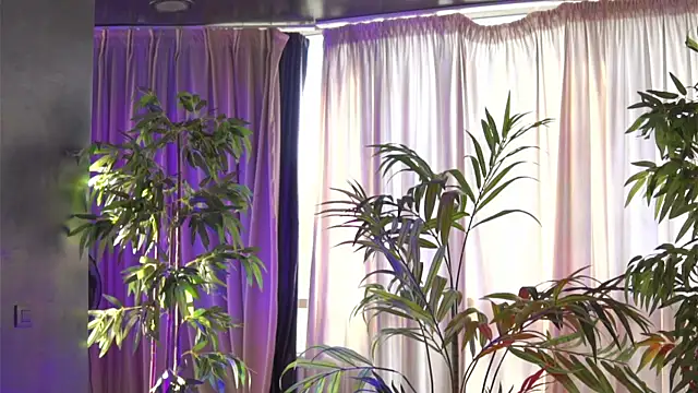 Snapshot of HotSkinnyX chatting on September 2025 06:15:01 AM HotSkinnyX online show from September 2025 06:15:01 AM