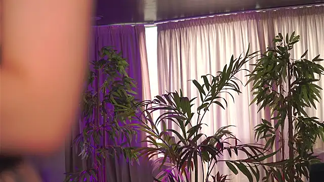 Snapshot of HotSkinnyX chatting on November 2025 09:40:01 AM HotSkinnyX online show from November 2025 09:40:01 AM