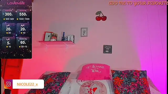 Snapshot of Nicole_x chatting on December 2024 03:33:02 AM Nicole x online show from December 2024 03:33:02 AM