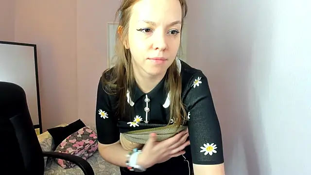 Snapshot of Persephoni chatting on June 2026 03:27:01 PM Persephoni online show from June 2026 03:27:01 PM