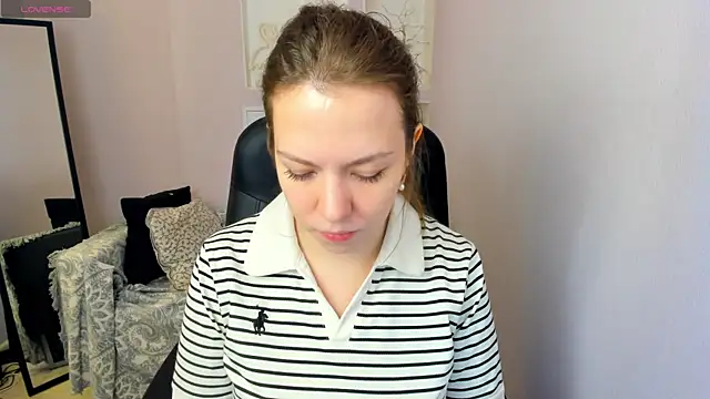 Snapshot of Persephoni chatting on July 2026 05:44:01 AM Persephoni online show from July 2026 05:44:01 AM
