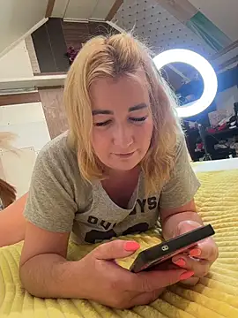 Snapshot of Your_Liza chatting on June 2026 02:05:01 AM Your Liza online show from June 2026 02:05:01 AM