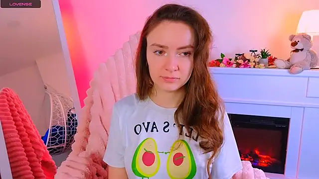    Emily    online show from March 2025 07:32:01 AM