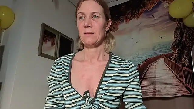 Snapshot of Lola_Belgium chatting on April 2026 05:30:01 PM Lola Belgium online show from April 2026 05:30:01 PM