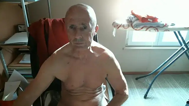 Snapshot of olibrius71 chatting on March 2026 03:38:01 PM olibrius71 online show from March 2026 03:38:01 PM