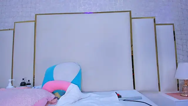 paola rodriguez online show from November 2025 12:06:01 PM