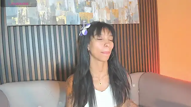 Snapshot of LauraAristizabal chatting on October 2025 12:24:02 PM LauraAristizabal online show from October 2025 12:24:02 PM