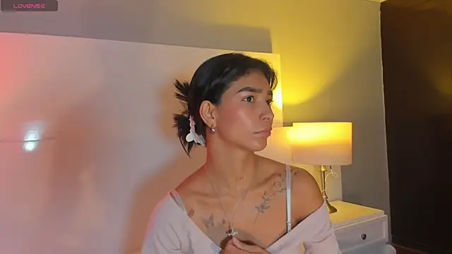 LauraAristizabal online show from February 2026 12:58:02 PM