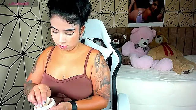 vane lopez  online show from November 2025 06:41:04 PM