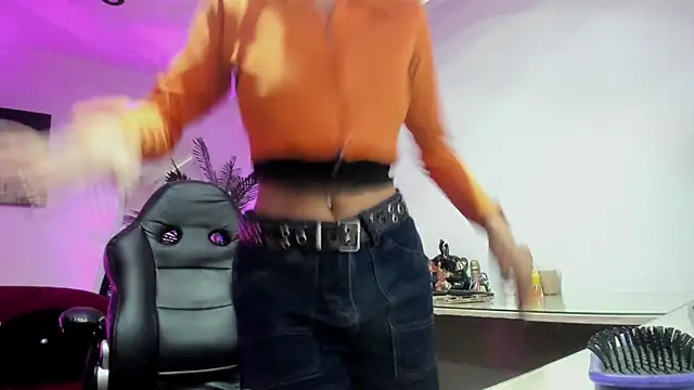 Snapshot of Meghan320 chatting on October 2025 11:33:02 AM Meghan320 online show from October 2025 11:33:02 AM