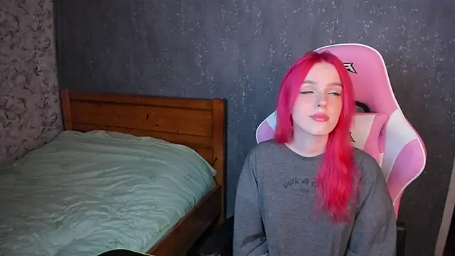 Snapshot of DavidAndSophie chatting on December 2024 12:49:02 PM DavidAndSophie online show from December 2024 12:49:02 PM