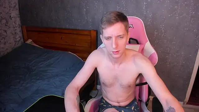 Snapshot of DavidAndSophie chatting on January 2025 02:25:02 PM DavidAndSophie online show from January 2025 02:25:02 PM