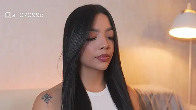 Snapshot of sarah_hiill chatting on December 2025 12:00:01 PM sarah hiill online show from December 2025 12:00:01 PM