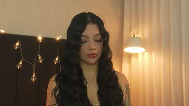 sarah hiill online show from April 2026 12:16:02 PM