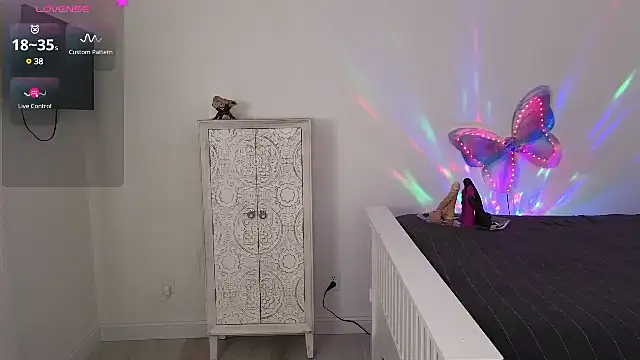 Snapshot of CharlotteDoe chatting on December 2024 03:45:02 AM CharlotteDoe online show from December 2024 03:45:02 AM