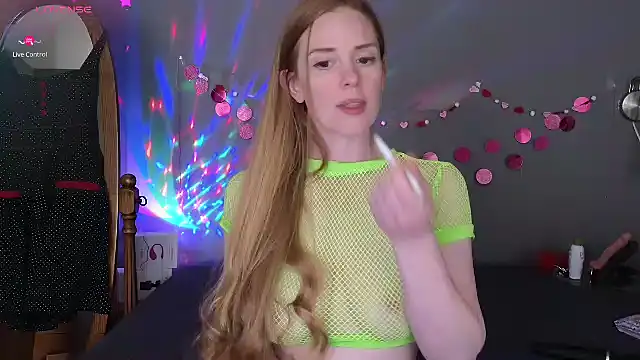 Snapshot of CharlotteDoe chatting on January 2025 04:06:01 AM CharlotteDoe online show from January 2025 04:06:01 AM