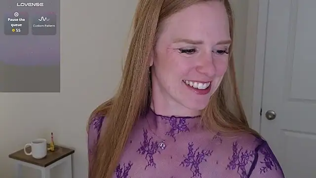 Snapshot of CharlotteDoe chatting on October 2025 01:42:01 PM CharlotteDoe online show from October 2025 01:42:01 PM