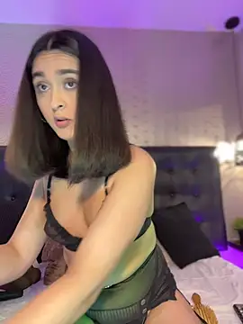 Snapshot of MiahWindsor chatting on June 2026 02:27:01 AM MiahWindsor online show from June 2026 02:27:01 AM
