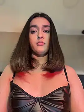 Snapshot of MiahWindsor chatting on June 2026 03:19:02 AM MiahWindsor online show from June 2026 03:19:02 AM