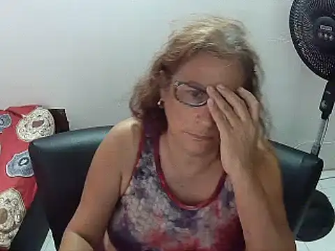 Snapshot of charrysexy1 chatting on December 2024 04:50:01 PM charrysexy1 online show from December 2024 04:50:01 PM