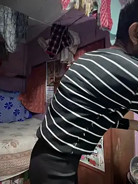 Snapshot of Sexyslimguyy chatting on December 2024 02:00:02 PM Sexyslimguyy online show from December 2024 02:00:02 PM