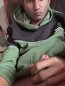 Snapshot of Sexyslimguyy chatting on January 2025 02:18:01 AM Sexyslimguyy online show from January 2025 02:18:01 AM