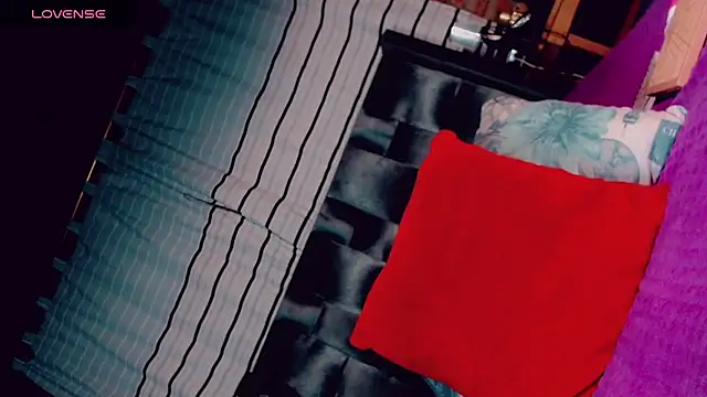 Snapshot of CharlotteBigCock chatting on February 2025 03:43:02 PM CharlotteBigCock online show from February 2025 03:43:02 PM