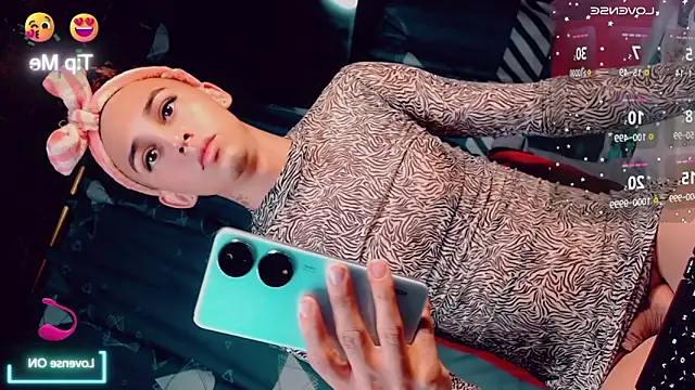 Snapshot of CharlotteBigCock chatting on September 2025 02:21:01 PM CharlotteBigCock online show from September 2025 02:21:01 PM