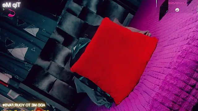 Snapshot of CharlotteBigCock chatting on January 2026 02:22:02 PM CharlotteBigCock online show from January 2026 02:22:02 PM